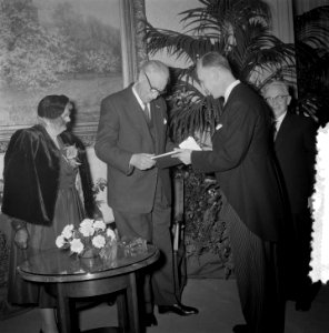 Afscheidsreceptie_heer_Koning_,_directeur_beplantingen,_Bestanddeelnr_907-5203