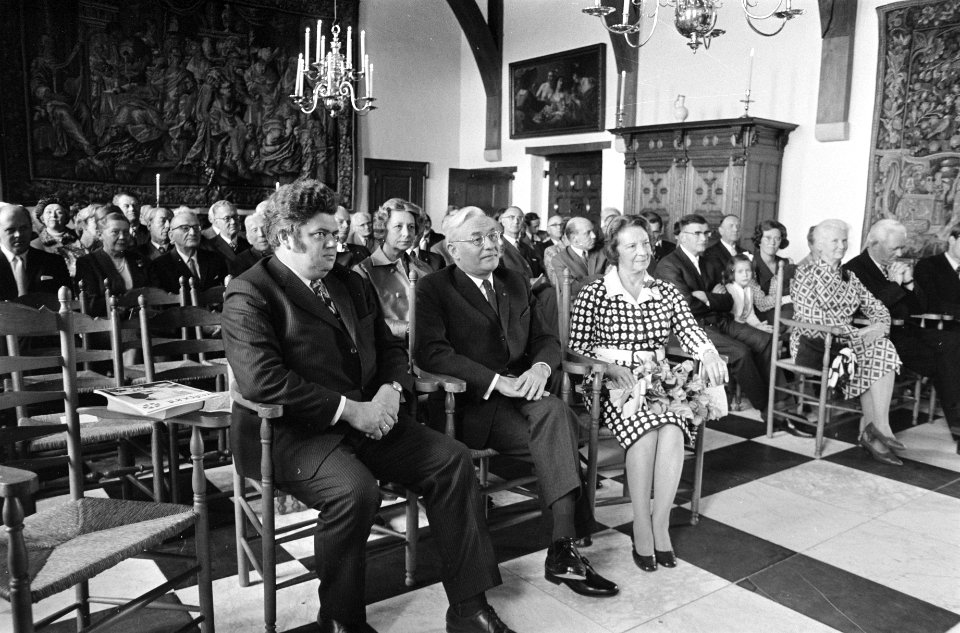 Afscheid_Ton_Koot_als_slotvoogd_van_het_Muiderslot_vlnr_Staatssecretaris_Vo,_Bestanddeelnr_925-4797