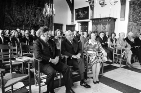 Afscheid_Ton_Koot_als_slotvoogd_van_het_Muiderslot_vlnr_Staatssecretaris_Vo,_Bestanddeelnr_925-4797