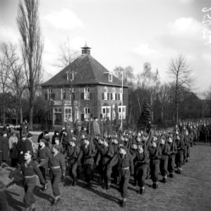Afscheid_vijfde_bataljon_8R-I_te_Amersfoort,_Bestanddeelnr_902-5954