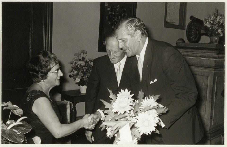 Afscheid_van_W.F._Happé,_wethouder_van_stadsontwikkeling_en_openbare_werken._NL-HlmNHA_54011970_01