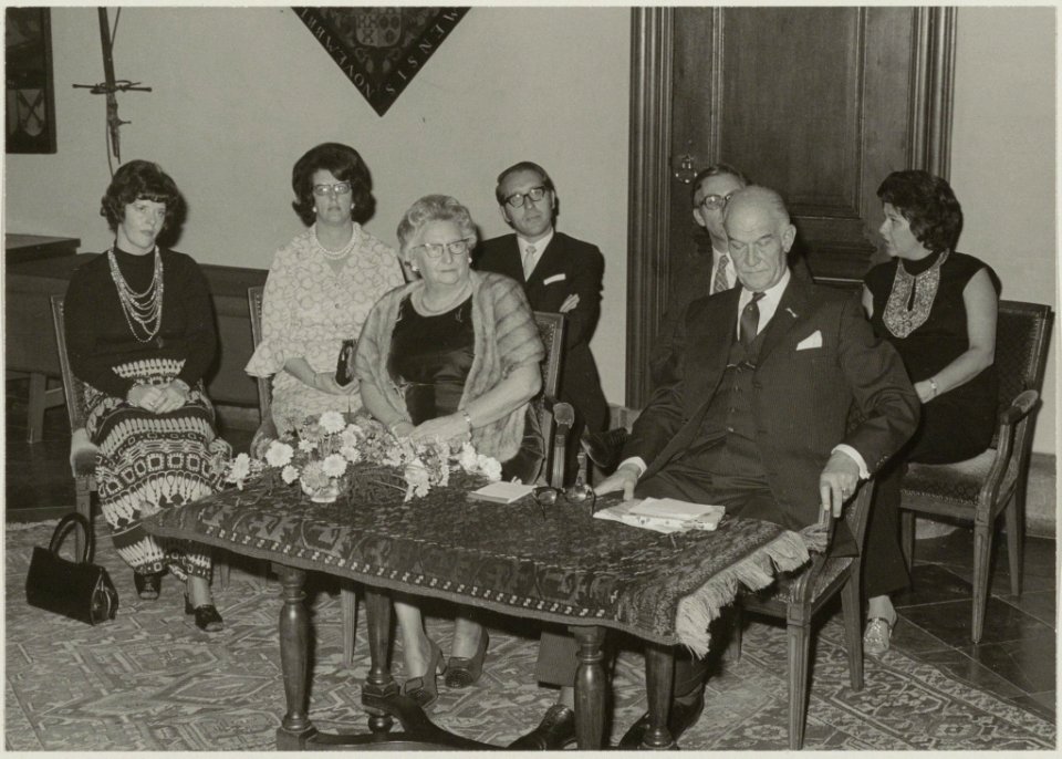 Afscheidsreceptie_van_D.A.J._Spek_in_de_Gravenzaal_op_het_stadhuis._NL-HlmNHA_54011935