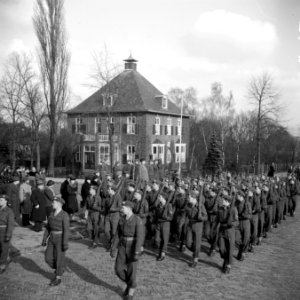 Afscheid_vijfde_bataljon_8R-I_te_Amersfoort,_Bestanddeelnr_902-5957