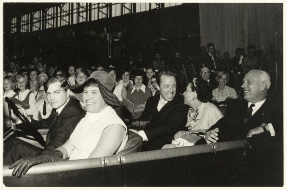 Afscheid_van_burgemeester_Cremers_in_de_Kennemer_Sporthal_op_16_april_1969._NL-HlmNHA_54011941_2