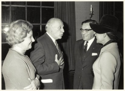 Afscheid_van_Frans_Halsmuseumdirecteur_H.P._Baard,_in_aanwezigheid_van_burgemeester_de_Gou._NL-HlmNHA_54011975