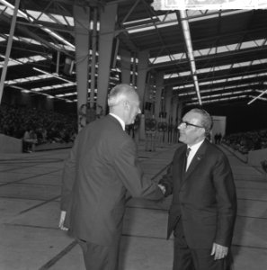 Afscheid_van_dr._H._J._van_Doorne_te_Eindhoven,_Bestanddeelnr_917-8146