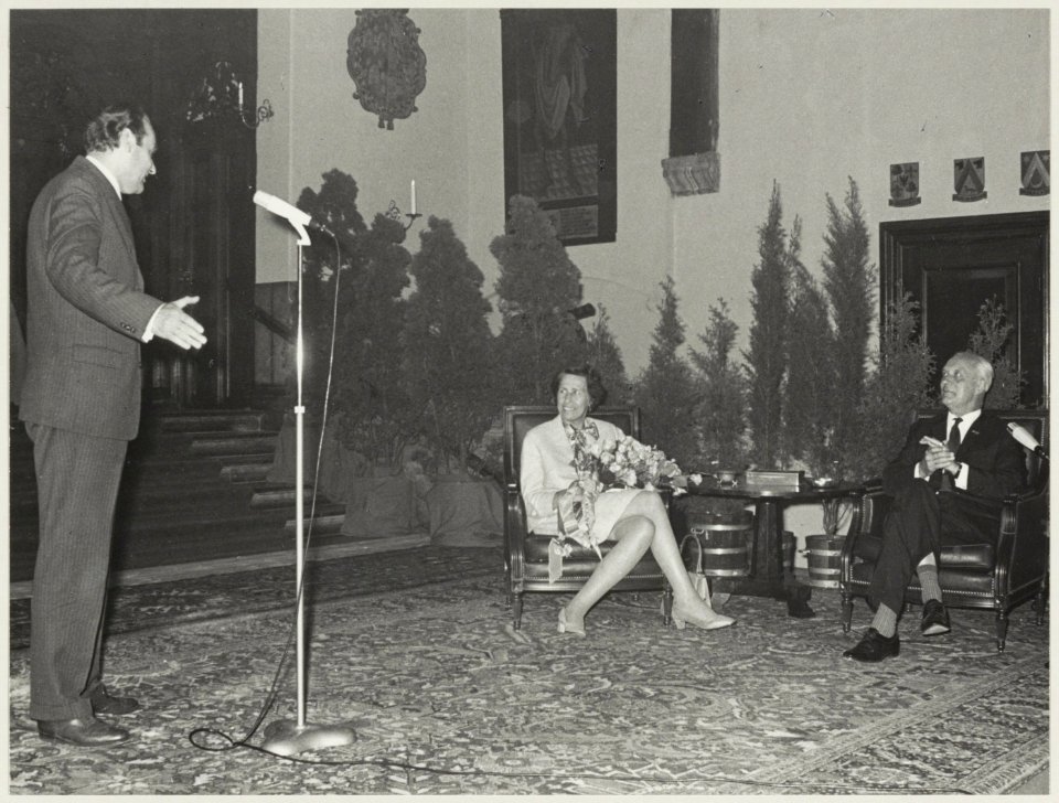 Afscheid_van_burgemeester_Cremers_van_het_stadhuispersoneel._NL-HlmNHA_54011951