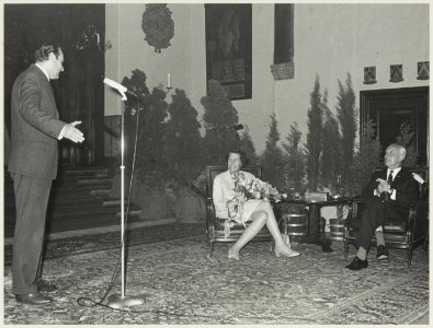 Afscheid_van_burgemeester_Cremers_van_het_stadhuispersoneel._NL-HlmNHA_54011951