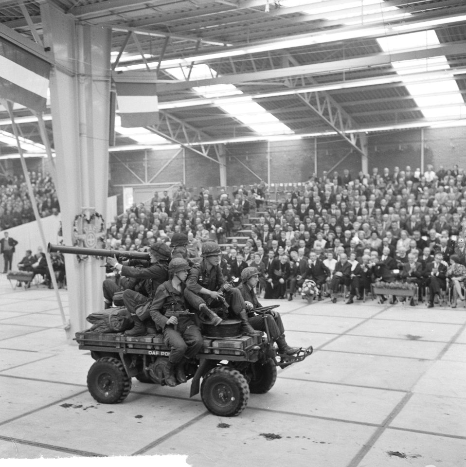 Afscheid_van_dr._H._J._van_Doorne_te_Eindhoven,_Bestanddeelnr_917-8123