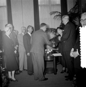 Afscheidsreceptie_heer_Koning_,_directeur_beplantingen,_Bestanddeelnr_907-5208