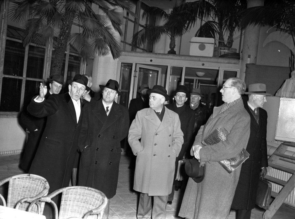 Afgevaardigden_Trygoe_Lie_te_Rotterdam,_Bestanddeelnr_902-5552