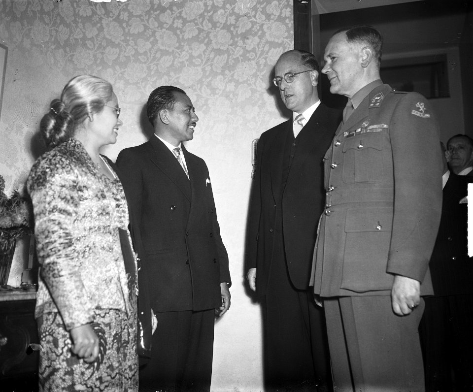Afscheidsreceptie_van_de_Indonesische_Hoge_Commissaris_Mohammed_Rum_te_Den_Haag,_Bestanddeelnr_904-1893