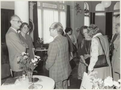 Afscheid_van_Drs._J.J._Voogd_(_links,_met_zijn_echtgenote)_uit_de_politiek,_in_het_concertgebouw._NL-HlmNHA_54012371