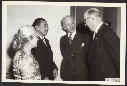 Afscheidsreceptie_van_de_Indonesische_Hoge_Commissaris_dr._Mohammed_Rum_te_Den_H,_Bestanddeelnr_114-0371