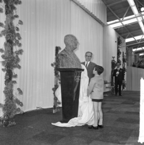 Afscheid_van_dr._H._J._van_Doorne_te_Eindhoven,_Bestanddeelnr_917-8151