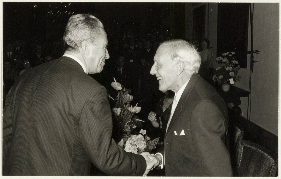 Afscheid_van_W.F._Happé,_wethouder_van_stadsontwikkeling_en_openbare_werken.,_NL-HlmNHA_54011970_02