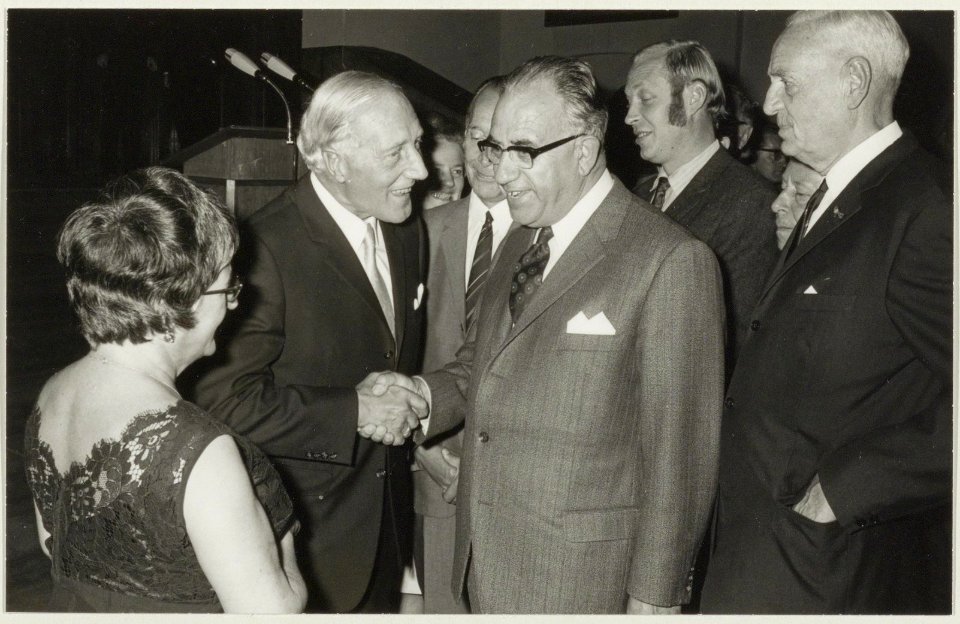 Afscheid_van_W.F._Happé,_wethouder_van_stadsontwikkeling_en_openbare_werken._NL-HlmNHA_54011969_03