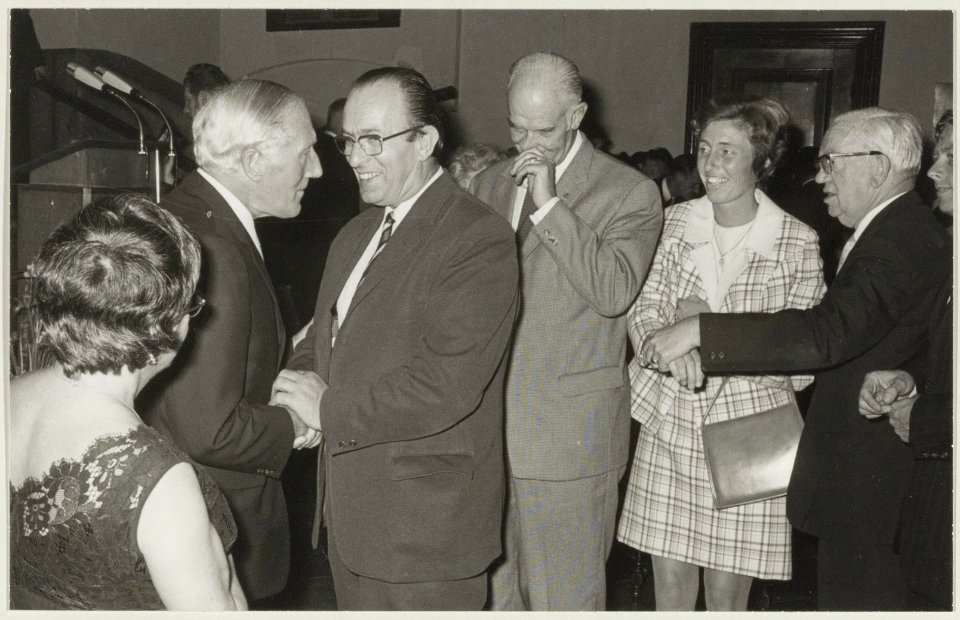Afscheid_van_W.F._Happé,_wethouder_van_stadsontwikkeling_en_openbare_werken._NL-HlmNHA_54011969_01