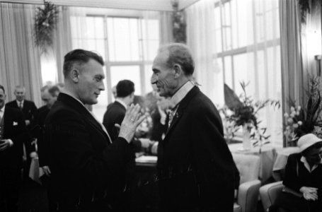 Afscheidsreceptie_van_de_voorzitter_van_het_college_van_rijksbemiddelaars_mr_J,_Bestanddeelnr_911-9226