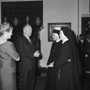 Afscheidsreceptie_gehouden_door_wethouder_Roos_,_mevrouw_Roos_en_wethouder_Roos,_Bestanddeelnr_914-4595