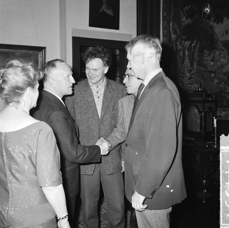 Afscheidsreceptie_gehouden_door_wethouder_Roos_links_mevrouw_Roos_,_wethouder_Ro,_Bestanddeelnr_914-4591
