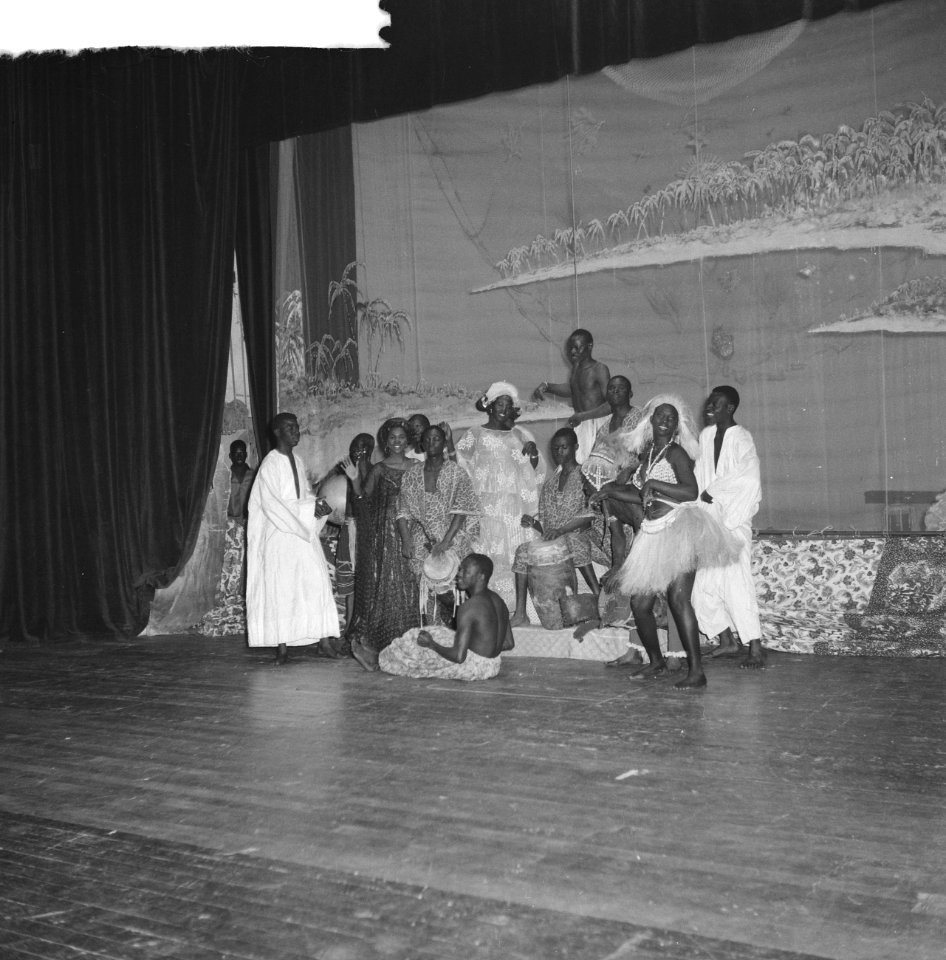 African_Dance_Company_of_Senegal_._Optreden_in_Kurzaal,_Bestanddeelnr_912-7548