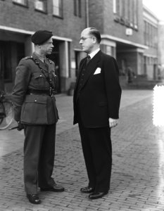 Afscheid_van_Commandant_JHAK_Gualtherie_van_Weezel_van_het_Corps_Commando_tr,_Bestanddeelnr_905-0014