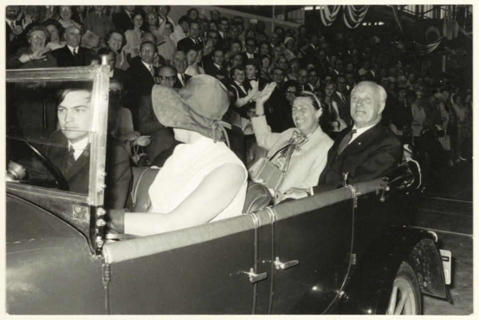 Afscheid_van_burgemeester_Cremers_in_de_Kennemer_Sporthal_op_16_april_1969._NL-HlmNHA_54011941_1