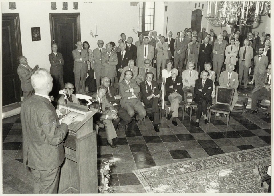Afscheid_van_de_heer_Schipper,_directeur_van_Hout_en_Plantsoenen._NL-HlmNHA_54011979_02