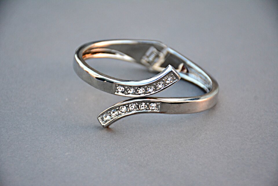 Woman luxury jewelery