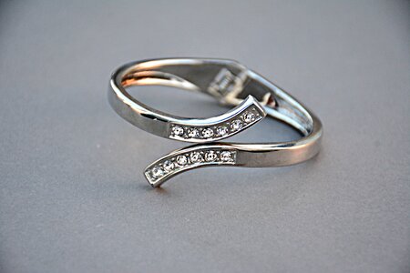 Woman luxury jewelery