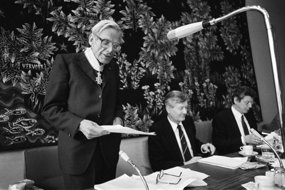 Afscheid_van_prof._Van_der_Grinten_van_de_SER_prof._Van_der_Grinten_tijdens_afs,_Bestanddeelnr_932-8988