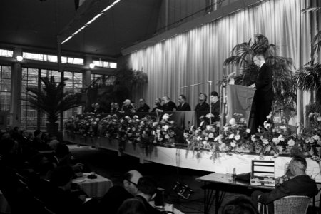 Afscheid_voorzitter_van_de_VVD_in_Rivierehal_te_Rotterdam_Overzichten,_Bestanddeelnr_915-7275