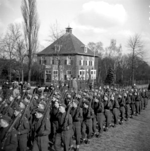 Afscheid_vijfde_bataljon_8R-I_te_Amersfoort,_Bestanddeelnr_902-5959