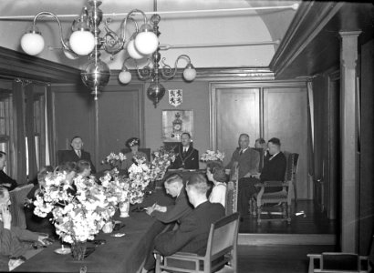 Afscheid_van_burgemeester_van_Krommenie_J._Kalff._Hij_was_burgemeester_van_1938-,_Bestanddeelnr_902-1565