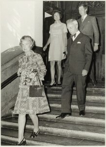 Afscheid_van_de_heer_Schipper,_directeur_van_Hout_en_Plantsoenen._NL-HlmNHA_54011978_01