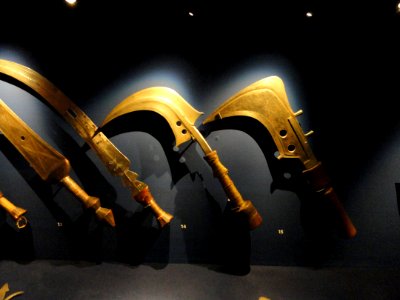 African_knives_in_in_the_Museum_of_Cultures_(Helsinki)-_DSC04942