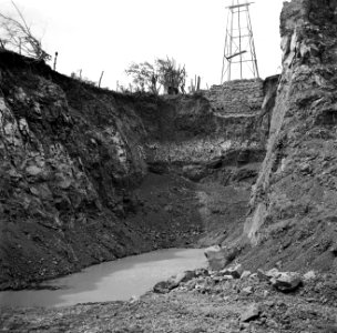 Afgraving_met_waterreservoir_bij_de_plantage_San_Juan_van_Harry_Maal_op_Curaçao,_Bestanddeelnr_252-7532