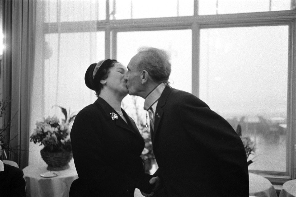 Afscheidsreceptie_van_de_voorzitter_van_het_college_van_rijksbemiddelaars_mr_J,_Bestanddeelnr_911-9225