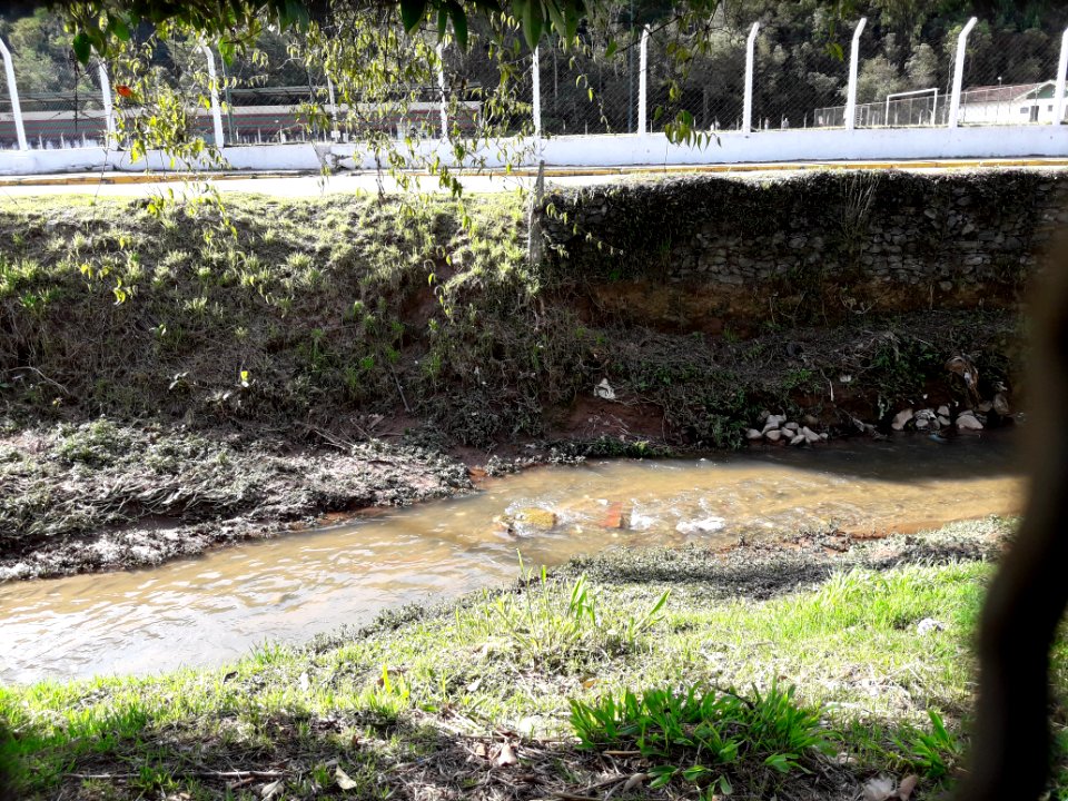 Afluente_do_Rio_Sapucaí-Mirim,_Campos_do_Jordão