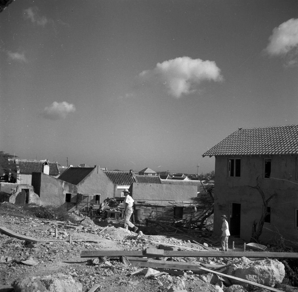 Afgebroken_woningen_in_Willemstad_op_Curaçao,_Bestanddeelnr_252-7131