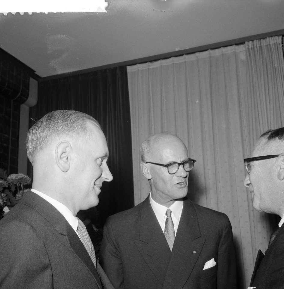 Afscheidsreceptie_van_de_hoofddirecteur_van_de_ANWB,_kop_van_Blankert,_Bestanddeelnr_911-6541