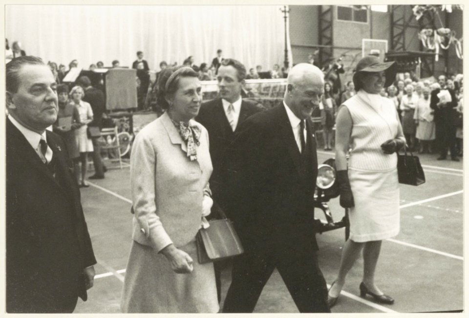 Afscheid_van_burgemeester_Cremers_in_de_Kennemer_Sporthal_op_16_april_1969