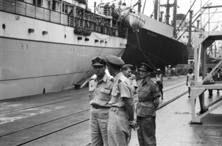 Aflossingstroepen,_Priok._Op_2_maart_1948_arriveerde_de_Nieuw_Holland_met_1700,_Bestanddeelnr_1559A-2-1