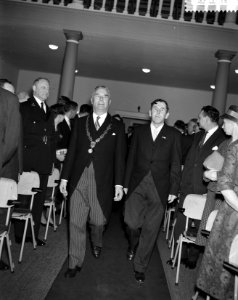 Afscheid_burgemeester_Molendijk_van_Amersfoort,_burgemeester_H_Molendijk_betree,_Bestanddeelnr_912-0376