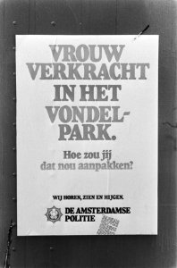 Affiche_met_tekst_Vrouw_verkracht_in_Vondelpark,_hoe_zou_je_dat_nu_aanpakken,_Bestanddeelnr_932-2170