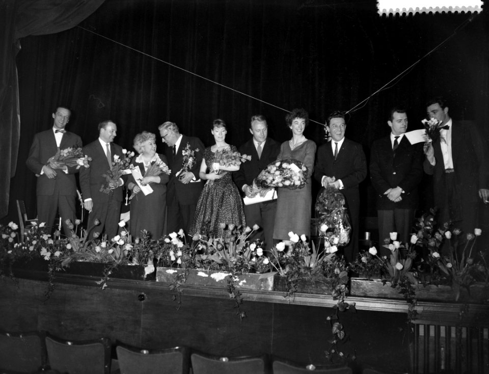 Afscheid_Familie_Doorsnee_in_Concertgebouw,_Bestanddeelnr_909-4986