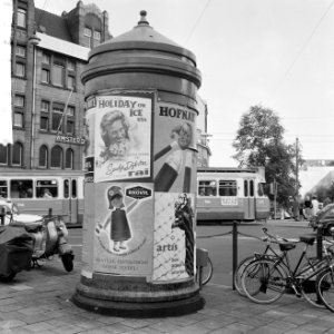 Affiches_op_aanplakzuilen_voor_Holiday_on_Ice_met_Sjoukje_Dijkstra,_Bestanddeelnr_916-8342