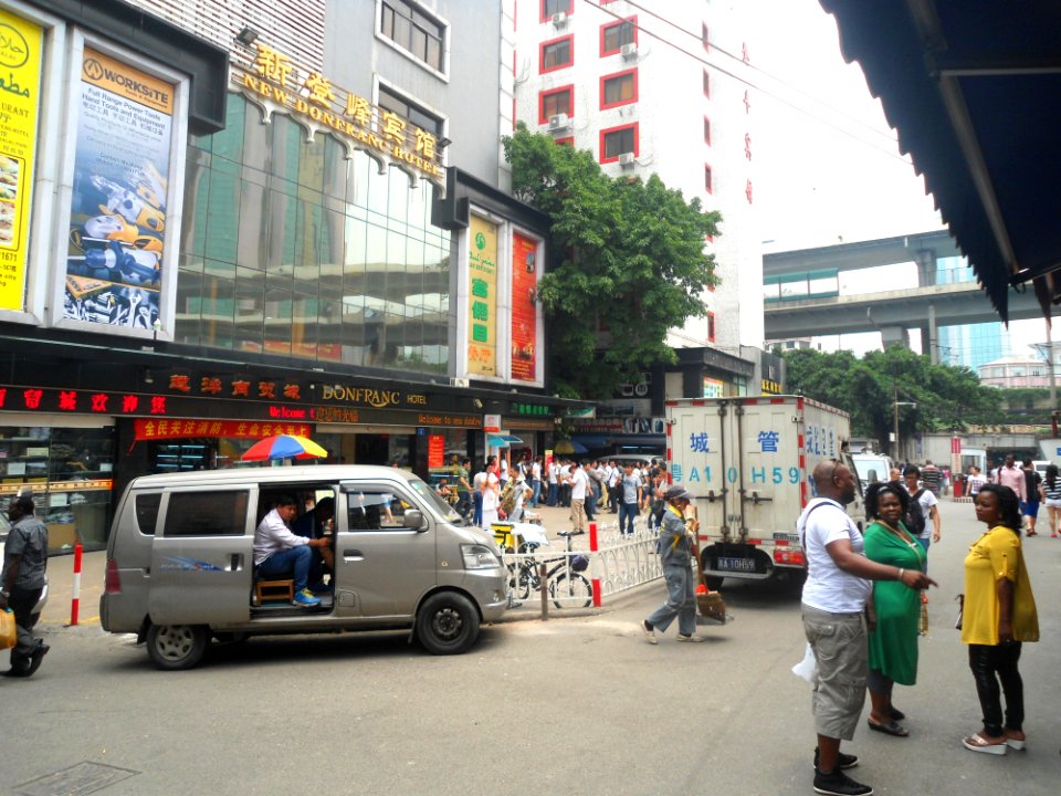 African_area,_Guangzhou_-_01