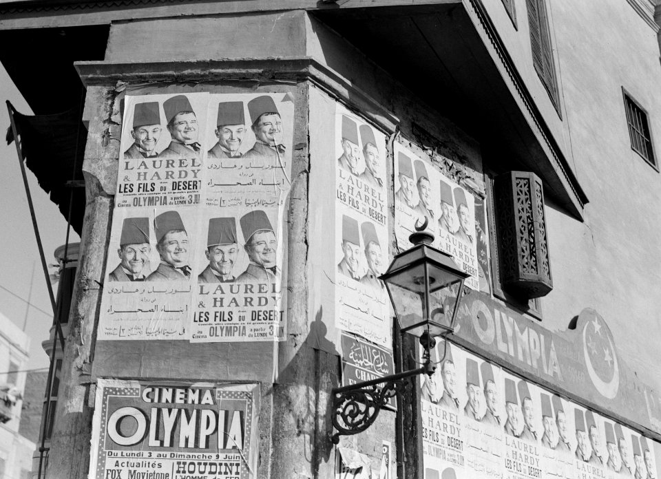 Affiches_voor_de_vertoning_van_de_film_Les_fils_du_desert_met_Laurel_&_Hardy,_Bestanddeelnr_191-0068